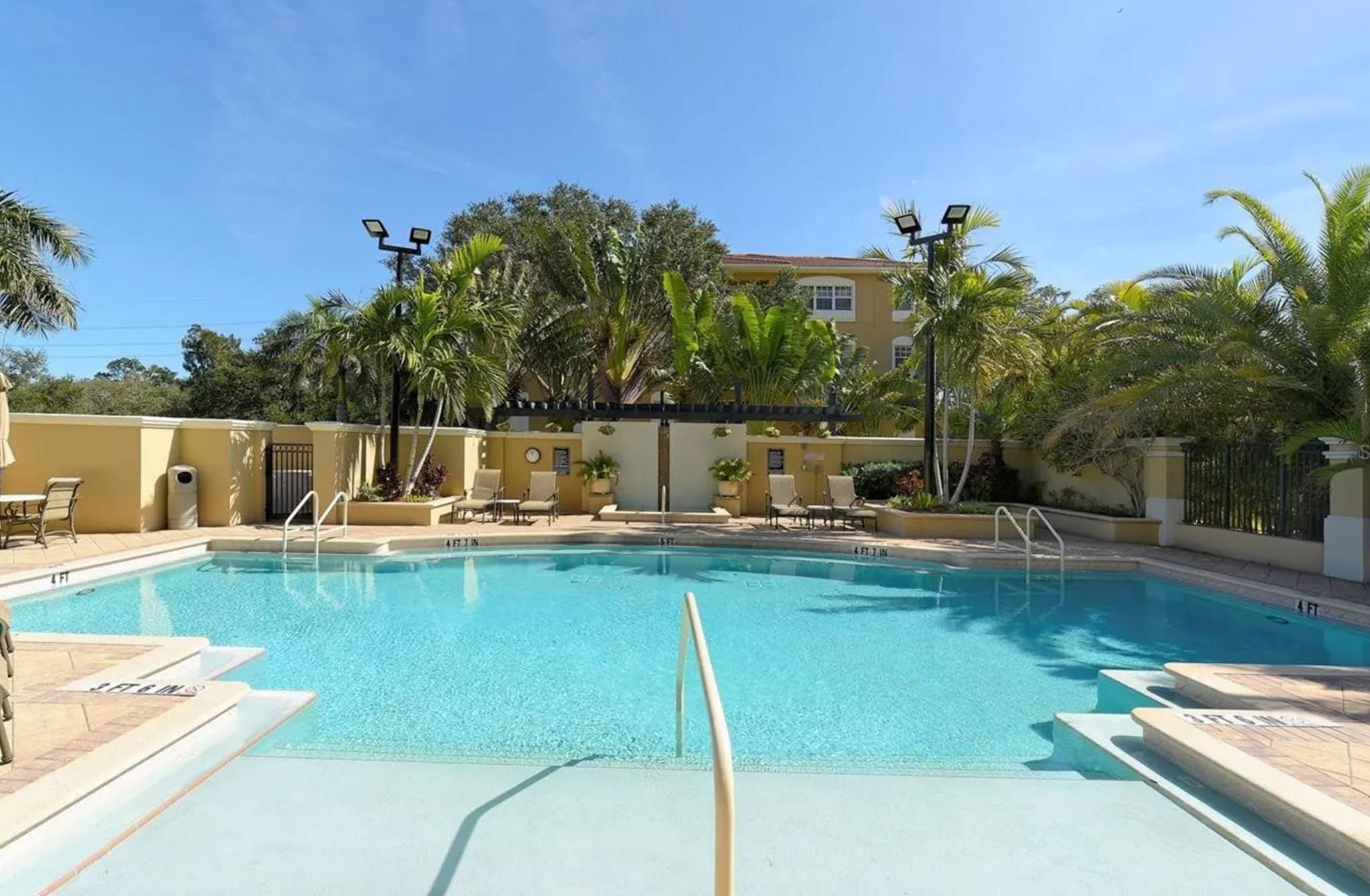 Pool - 1064 N Tamiami Trl