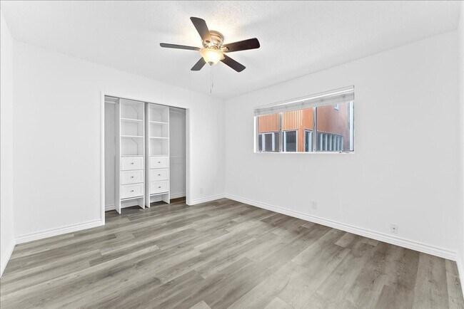 Building Photo - 2464 Penmar Ave