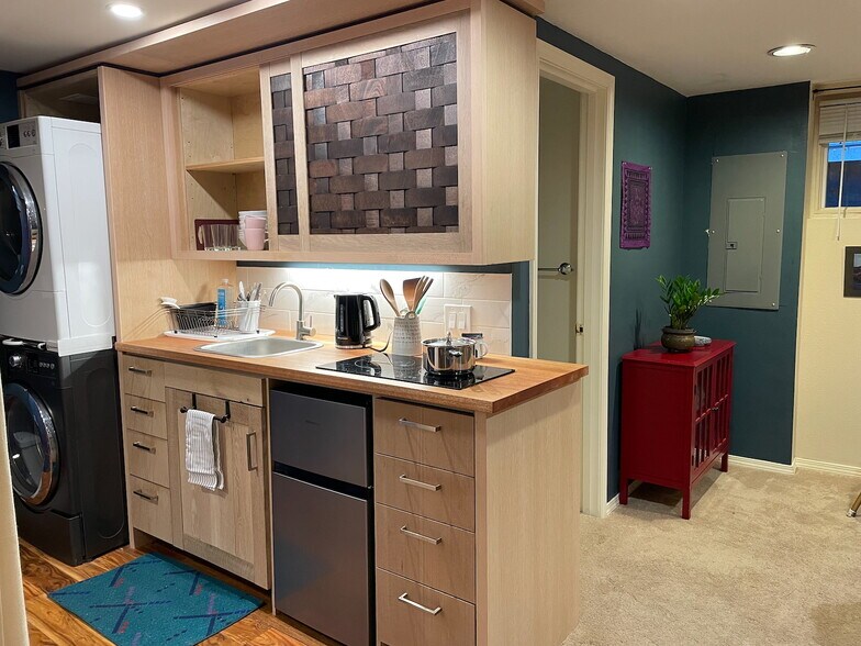 Building Photo - 4041 E Burnside St