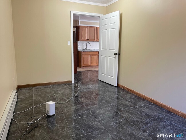 Building Photo - 121 S Main St