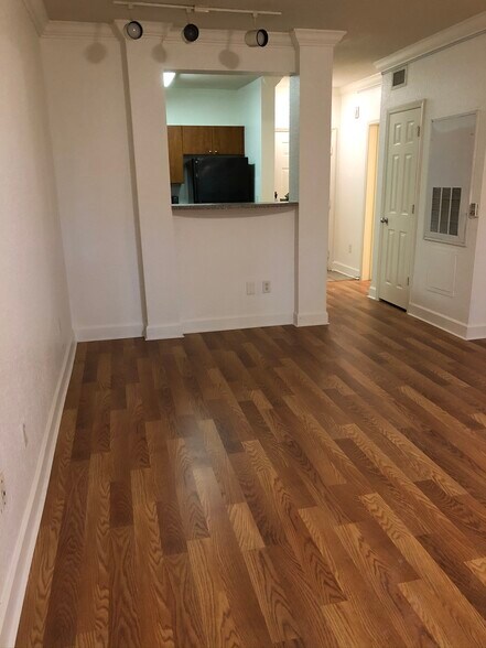 Dining area - 304 E South St