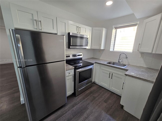 Building Photo - 1629 SW 6th St