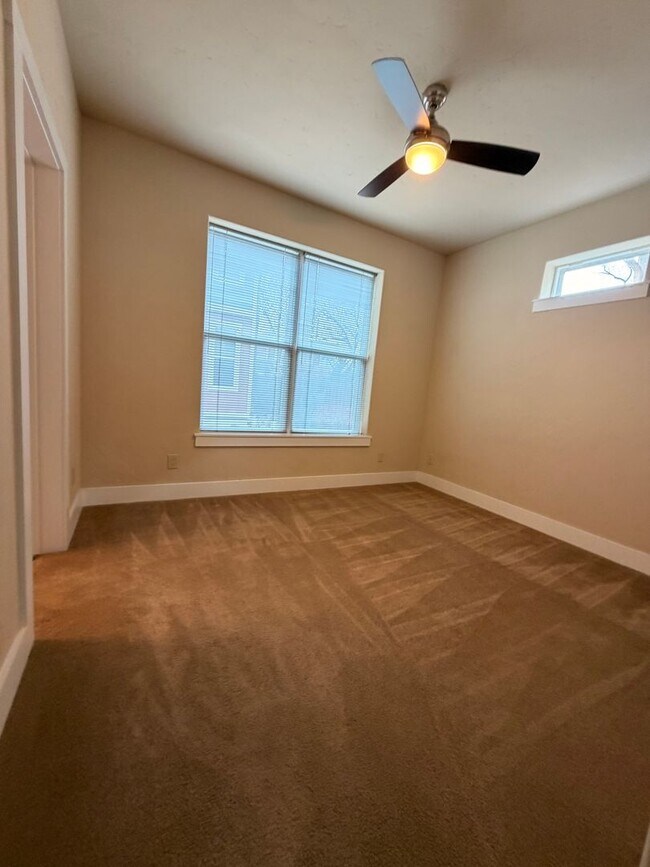 Building Photo - 525 E Kiowa St