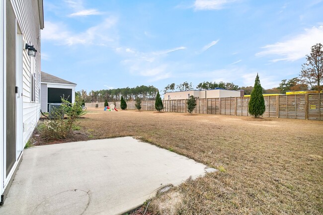 Building Photo - Spacious Modern 5-Bedroom Home in Summerville