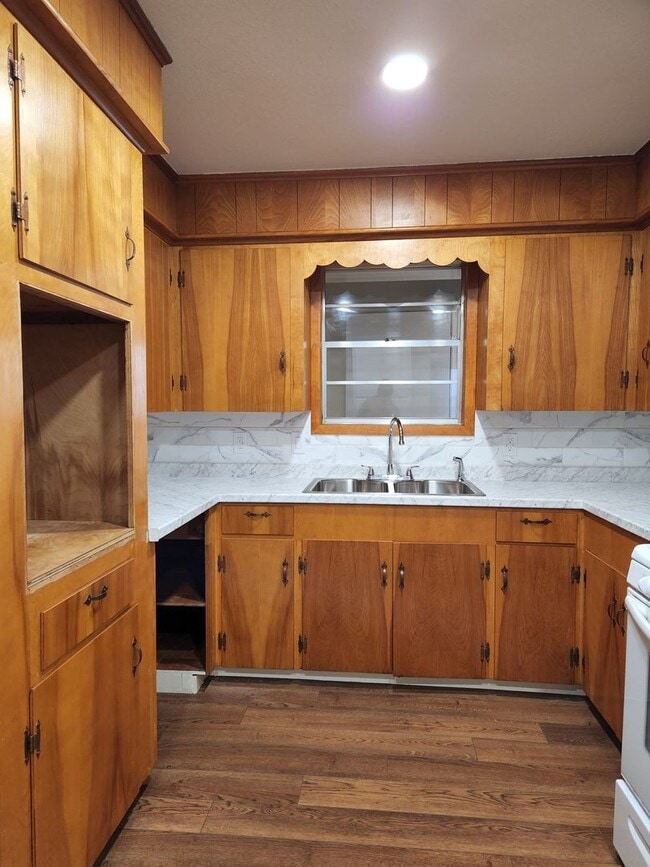 Building Photo - 1827 S Fredonia St