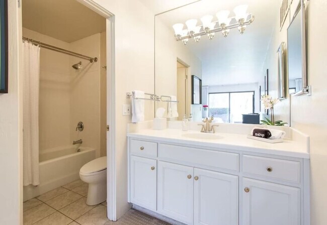 Building Photo - 668 Cottage Dr