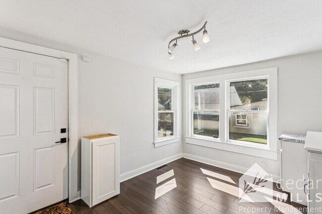 Building Photo - EXTRAORDINARY historic rental opportunity in Delano!!!!!! Move in Special!