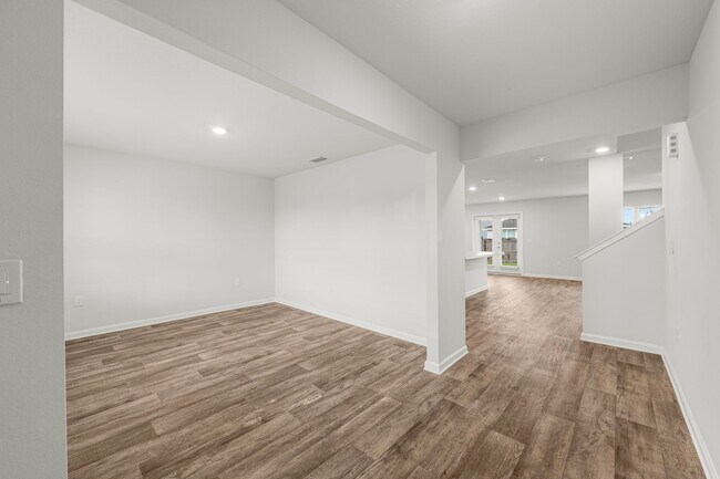 Building Photo - 5832 Viking Wy