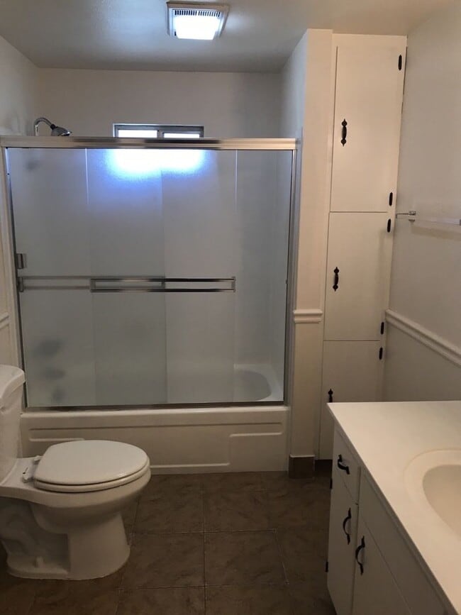 Building Photo - 3BED2BATH - YARD, GARAGE,