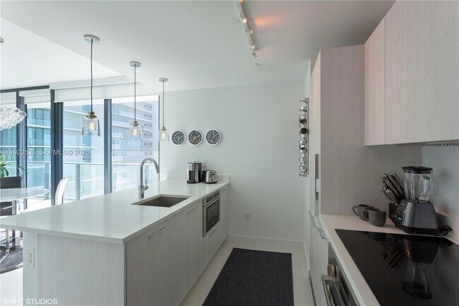 Building Photo - 501 NE 31st St