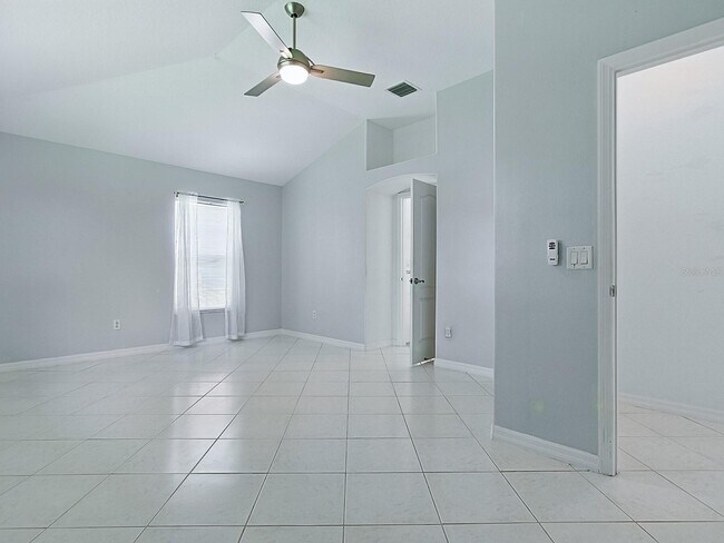 Building Photo - 17037 SE 76th Creekside Cir