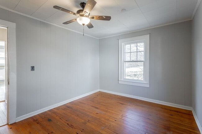 Building Photo - 209 S Moss Ave