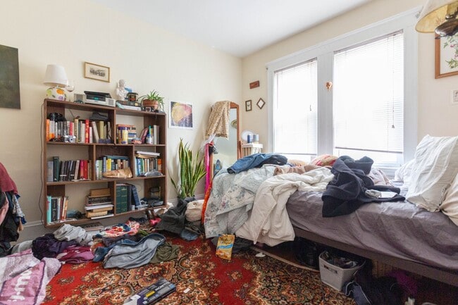 Building Photo - Brighton 4 Bed / 2 Bath – Spacious Layout – 9/1 Move-In