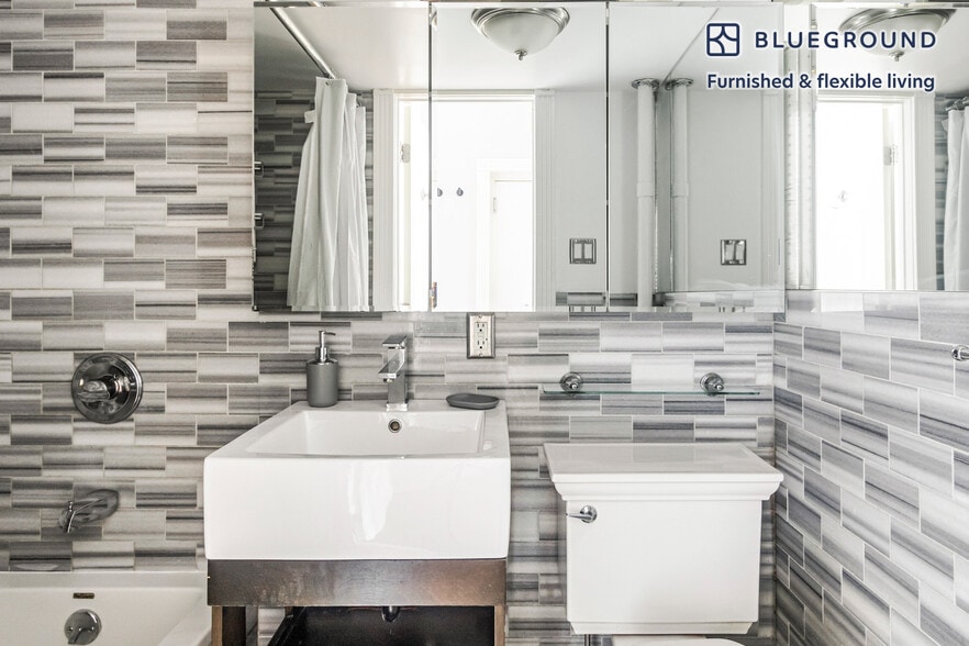 Building Photo - 234 E 14th St