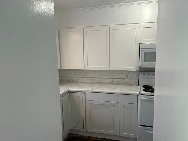 Building Photo - 1726 Robins St