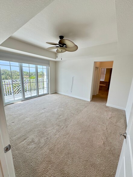Building Photo - 341 Bay Colony Dr N