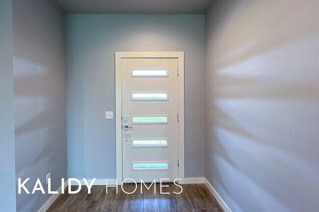 Building Photo - 12624 E Hefner Rd