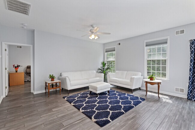 Building Photo - 33 Tallman Ln