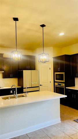 Building Photo - 1000 Lancaster Dr