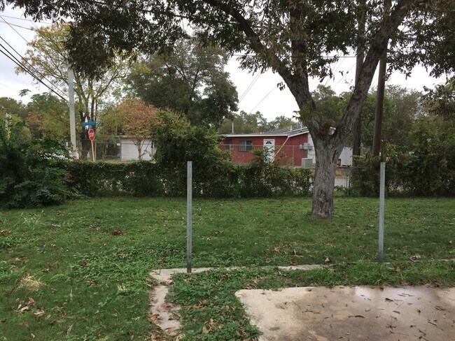 Building Photo - 4251 Wild Oak Dr