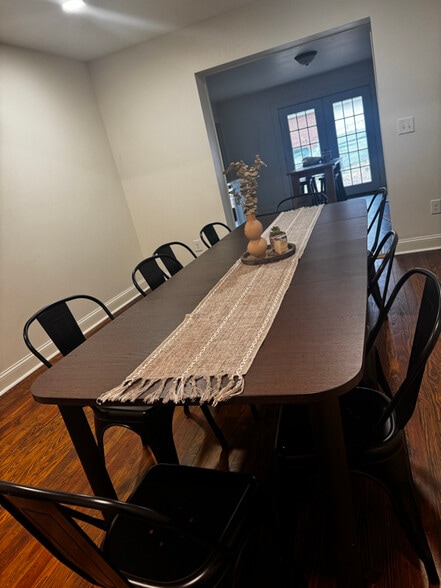 Building Photo - 1008 Mable Ave