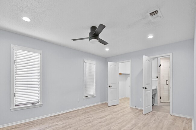 Building Photo - 6907 Avenue W