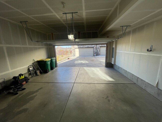 Building Photo - The Lifestyle You Seek!