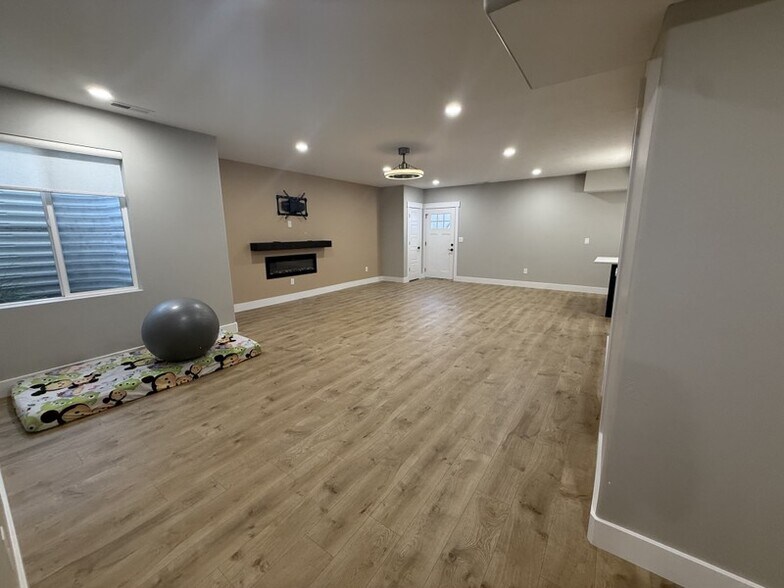 Building Photo - 9962 S Colton Spring Ln