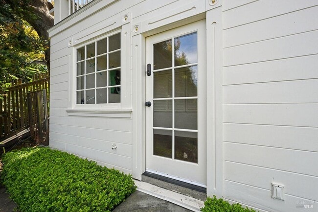 Building Photo - 276 Beach Rd