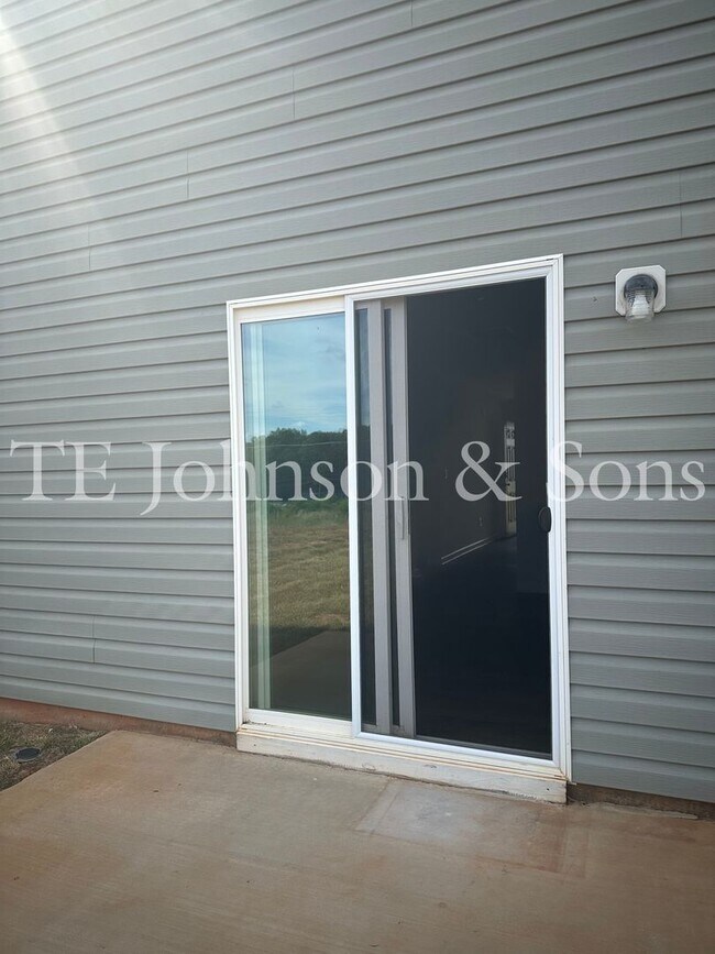 Building Photo - Spacious 4 Bedroom Home in Lexington – Modern Amenities and Comfort Await!