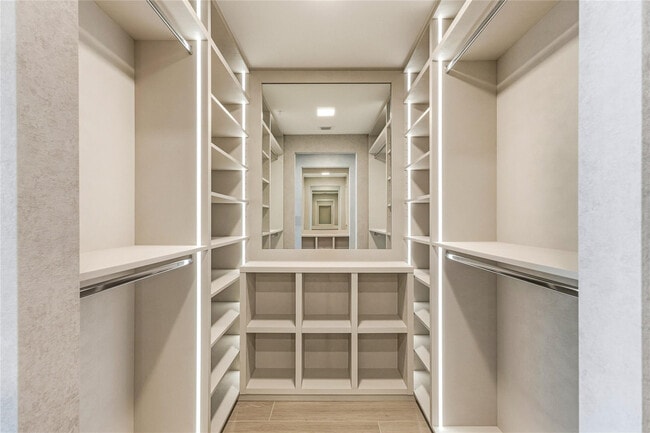 Building Photo - 900 N Ocean Blvd