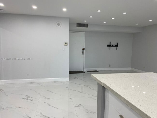 Building Photo - 17021 N Bay Rd