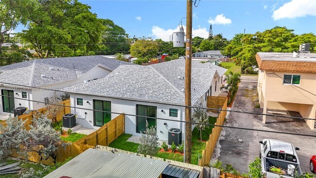 Building Photo - 410 NW 41st St