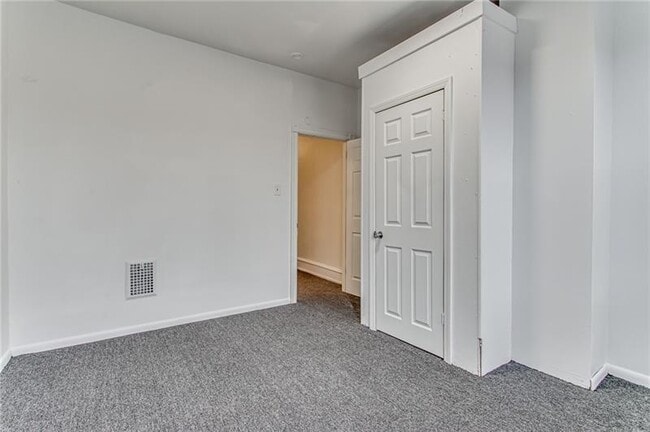 Building Photo - 354 Ophelia St