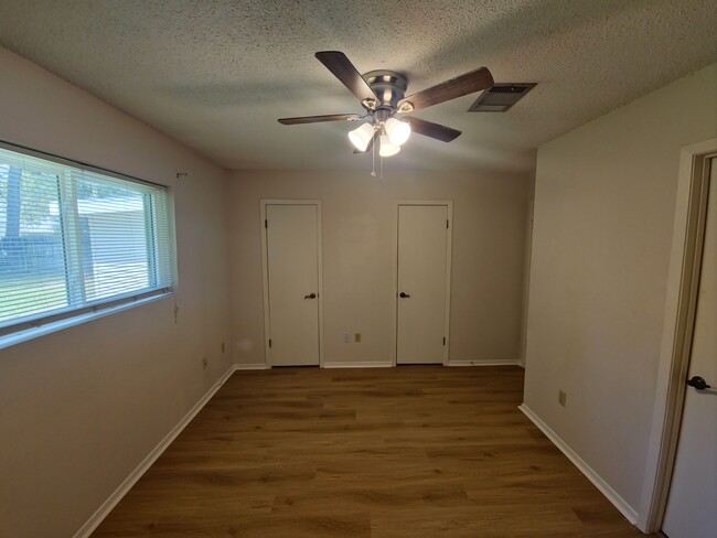 Building Photo - 371 Forest Loop
