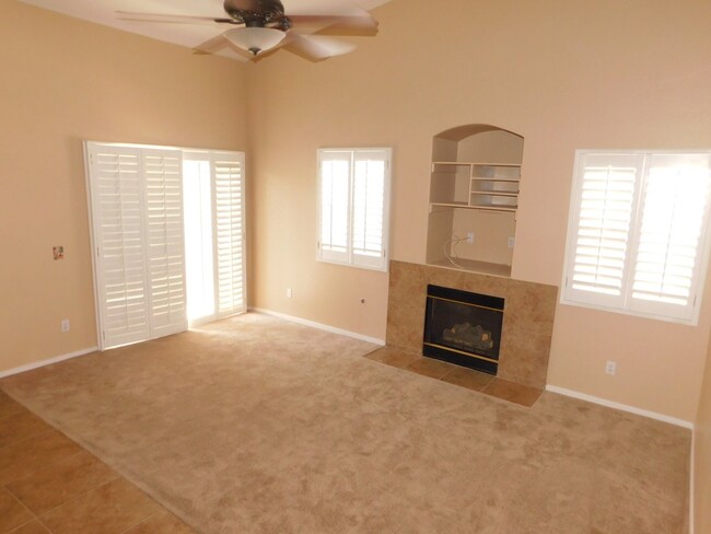 Building Photo - FURNISHED 2 Bed/2 Bath One Car Garage Upst...