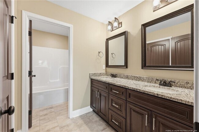 Building Photo - 206 Leland Ln