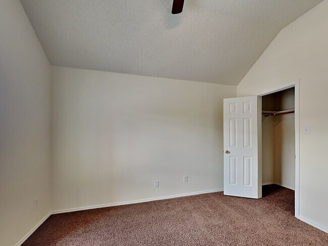 Building Photo - 4861 Autumn Hill