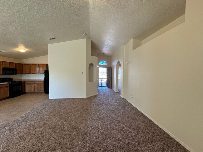 Building Photo - Great 3 bed, 2 bath, home in Huning Ranch!