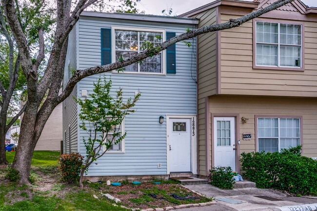 Building Photo - UPDATED 2-BEDROOM TOWNHOME AT NORTH PARK T...
