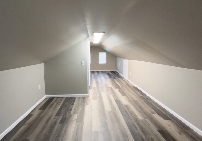 Building Photo - 93 N Greenview Rd