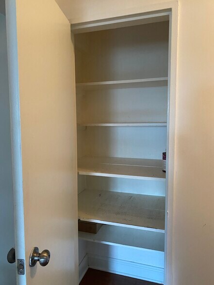 Building Photo - 3065 Sedgwick Ave