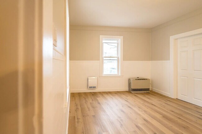 Building Photo - Beautiful 2-Bedroom Apartment – Quiet, Private Setting in Westbrook, Available September 1st