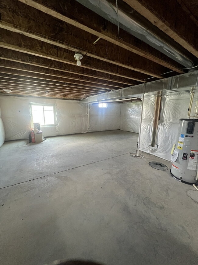 Building Photo - Spacious 3-Bedroom Rental in Sought-After ...