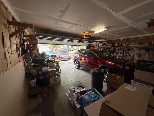 Building Photo - Beautiful 3-Bedroom Home for Rent in Bloomington, IN