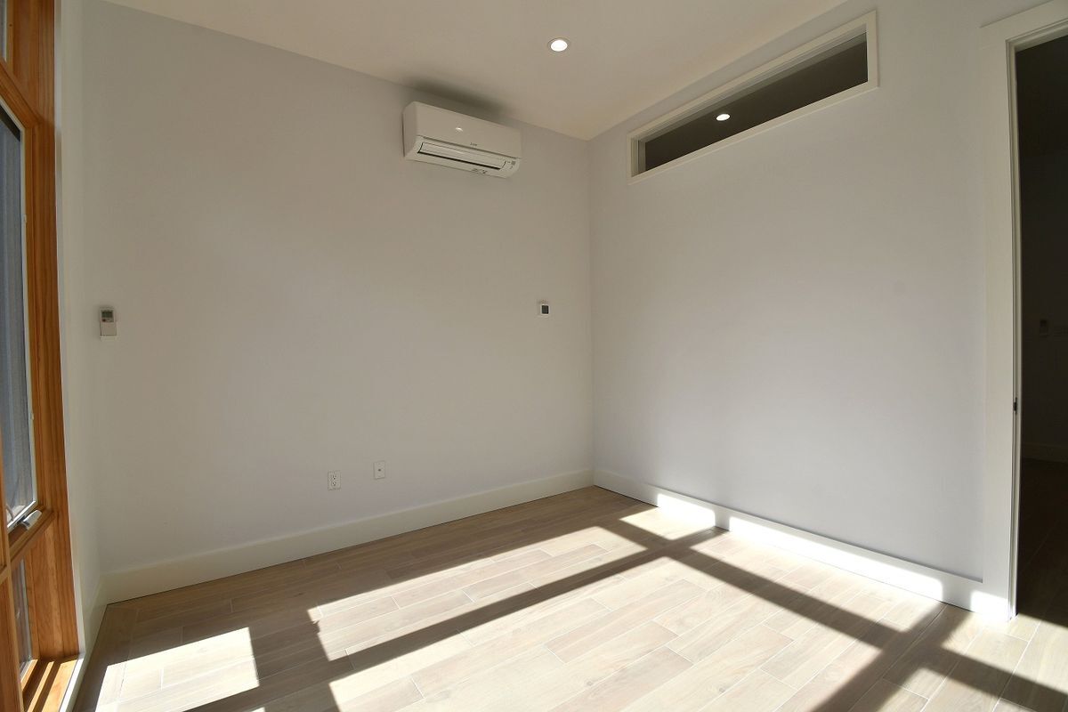 Building Photo - 582 E 138th St