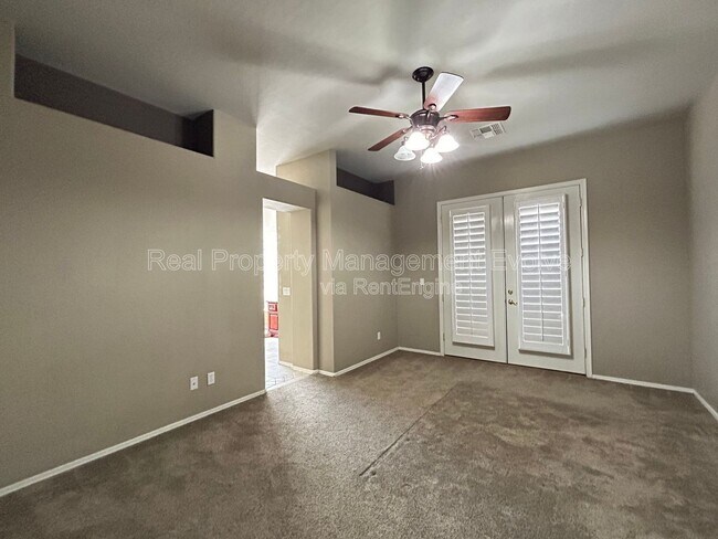 Building Photo - 774 E Maria Ln