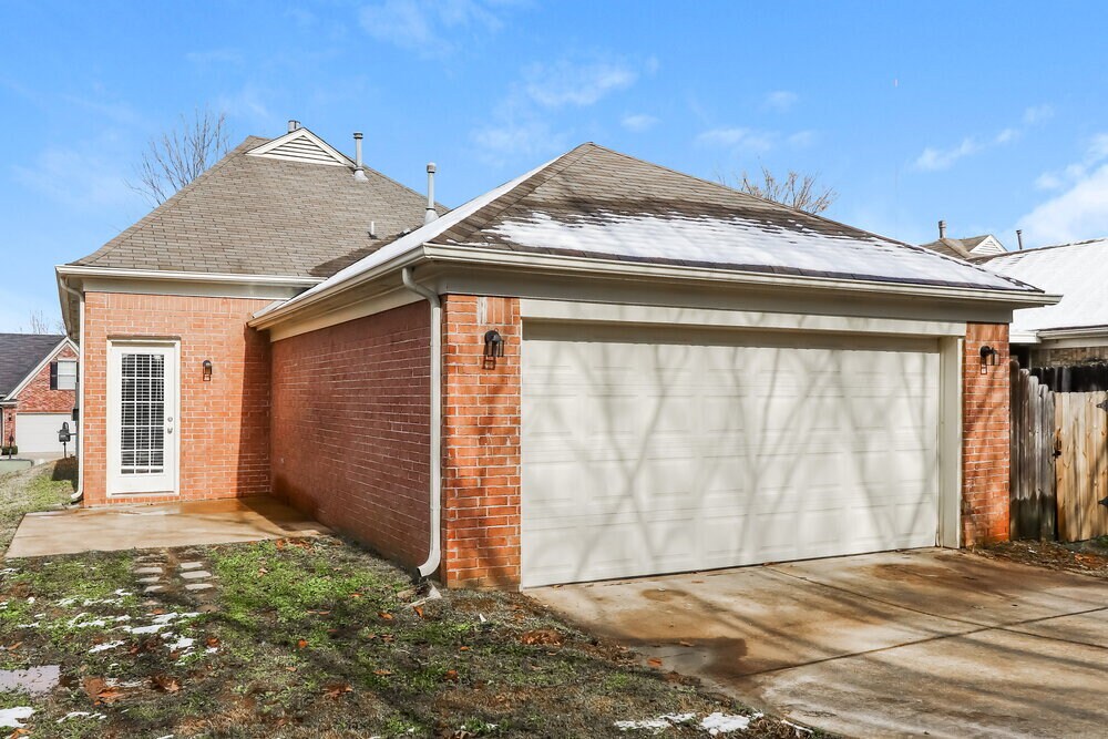 Building Photo - 6943 Parkbrook Ln