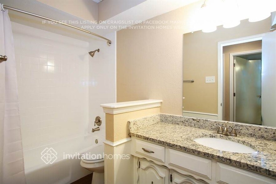 Building Photo - 1409 Carriage Ln