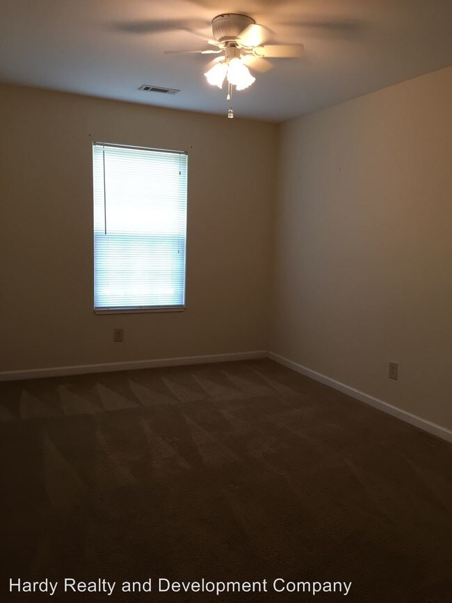 Building Photo - 21-23 Dempsey Rd NE